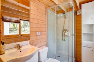 Nos conseils pour aménager une salle de bain dans un chalet en bois